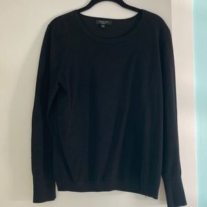 Black large fitted sweater